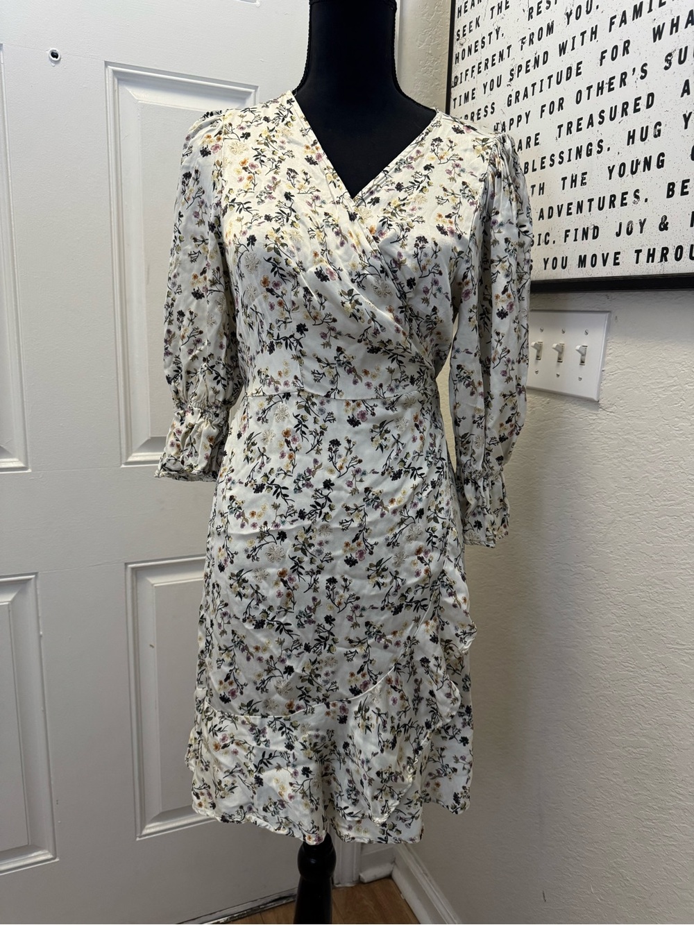 Reserved Cream Floral Wrap Midi Dress 0229